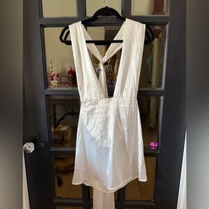 Elegant White Sleeveless Dress